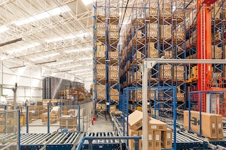 Automated warehouses are an example of the digitalization of logistics