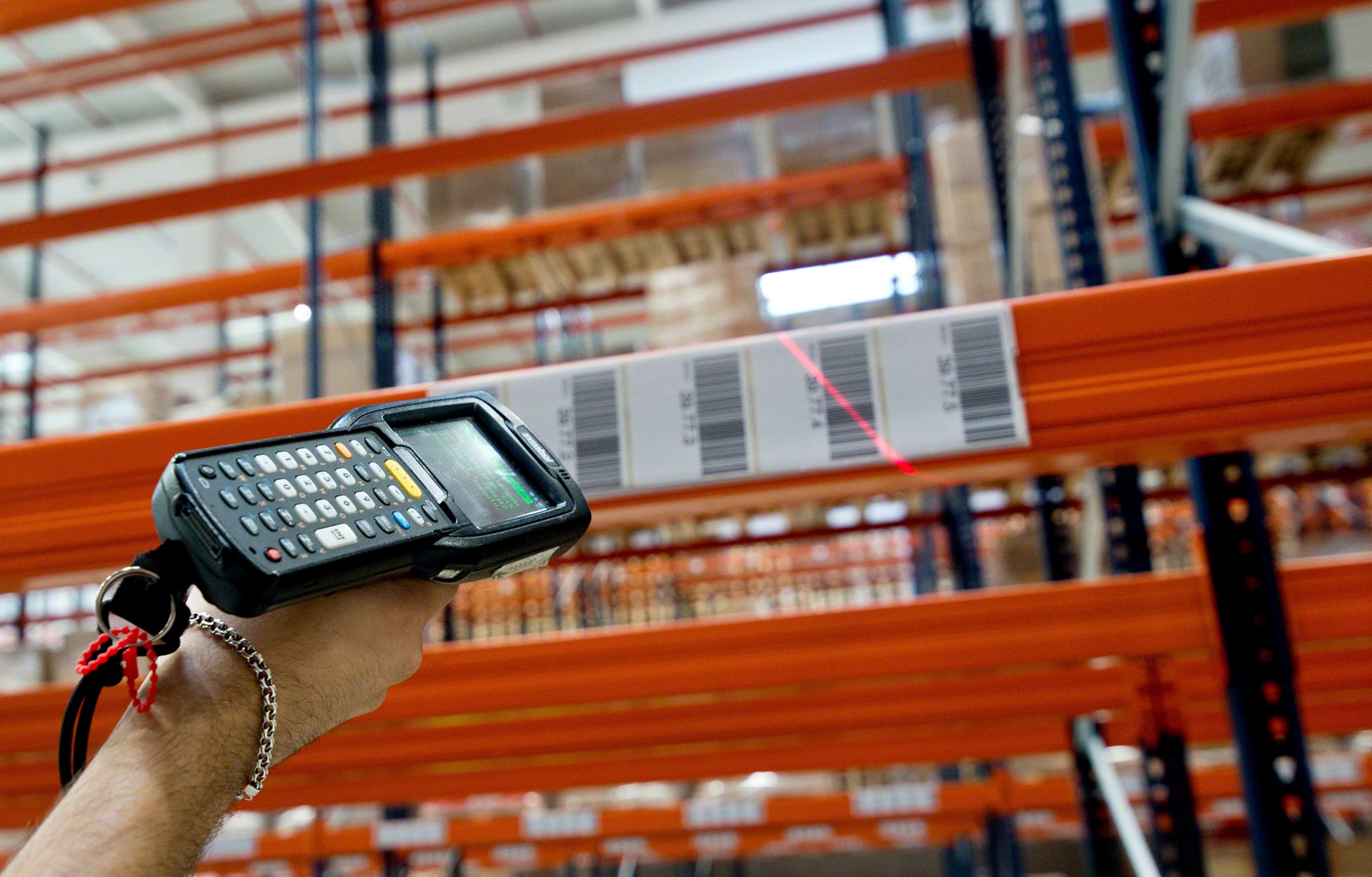 El control de inventario consiste en conocer qué productos se tienen en el almacén El control de inventario consiste en conocer qué productos se tienen en el almacén