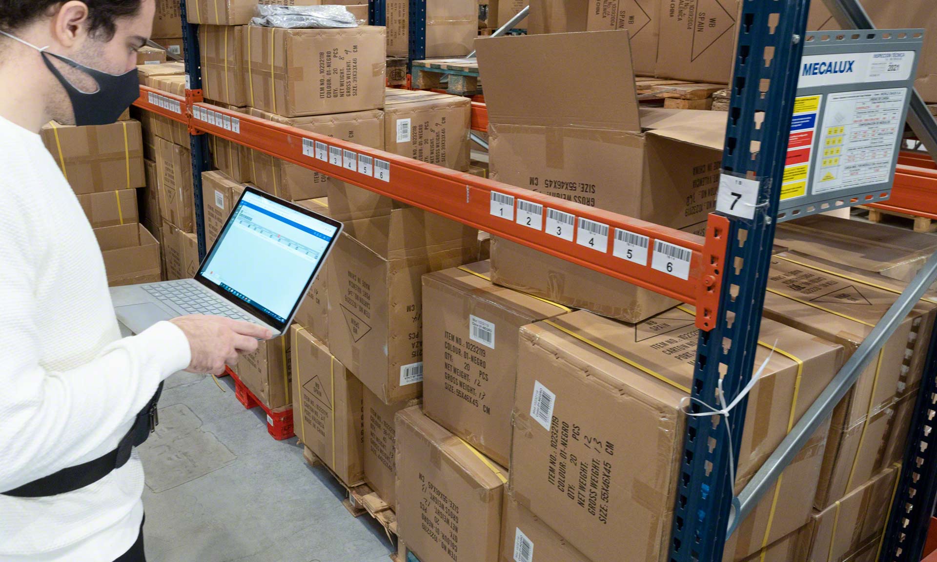 El control del stock consiste en organizar el conjunto de mercadería de un almacén El control del stock consiste en organizar el conjunto de mercadería de un almacén