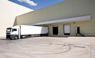 Ventajas y desventajas del <em>cross-docking</em>: ¿cuándo aplicarlo en el almacén?