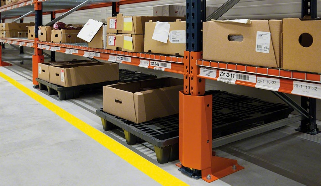 Las tarimas europeas y americanas se pueden fabricar de madera, de plástico o de metal