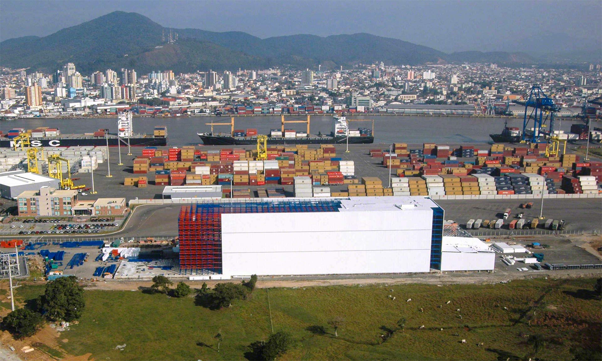 Los hubs logísticos son instalaciones logísticas ubicadas en un emplazamiento privilegiado Los hubs logísticos son instalaciones logísticas ubicadas en un emplazamiento privilegiado