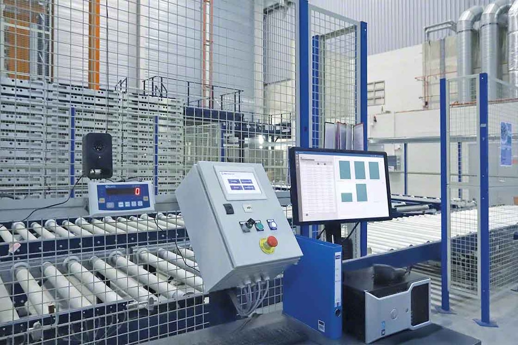 El software de control de los sistemas automáticos recibe actualizaciones periódicas al igual que el SGA El software de control de los sistemas automáticos recibe actualizaciones periódicas al igual que el SGA