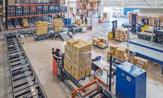 Las máquinas de almacén se encargan del movimiento interno de la mercancía