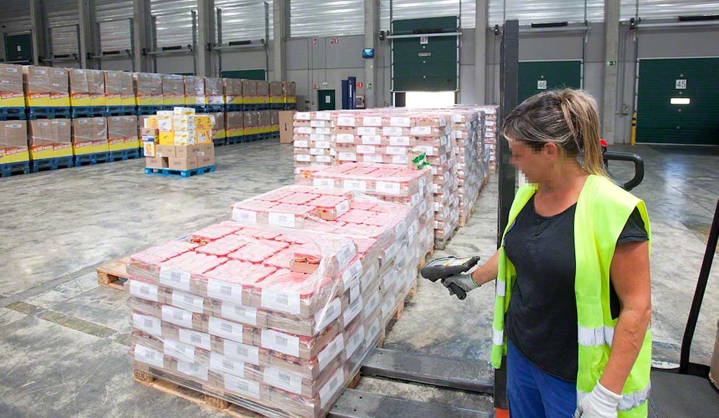 La consolidación de pedidos consiste en clasificar y agrupar mercancías para reducir costos
