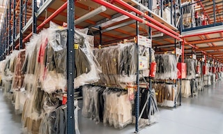 Racks metálicos para ropa: ¿cómo almacenar prendas?