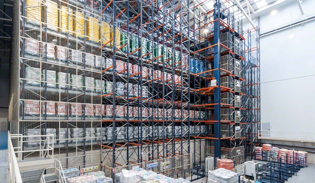 El fabricante de alimentos para perros y gatos Alinatur Foods apostó por la solución Pallet Shuttle automático