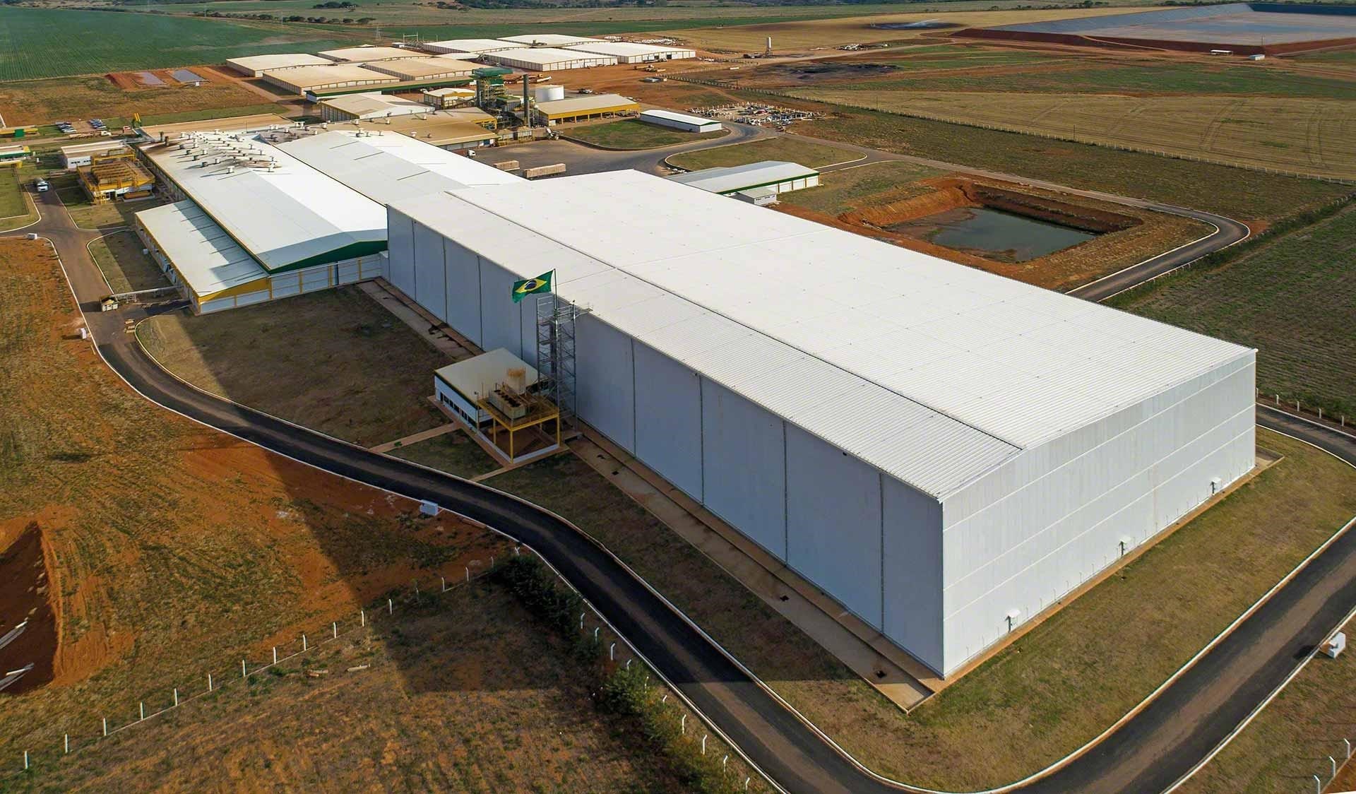 Vista panorámica del almacén inteligente de Bem Brasil Vista panorámica del almacén inteligente de Bem Brasil