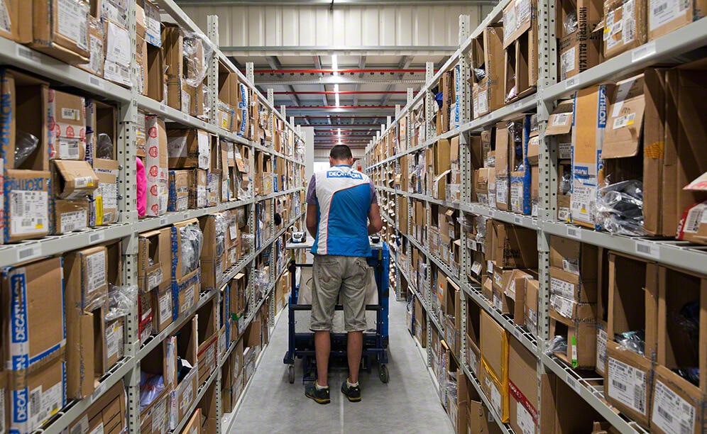 El acceso directo a los productos agiliza la preparación de pedidos de Decathlon El acceso directo a los productos agiliza la preparación de pedidos de Decathlon