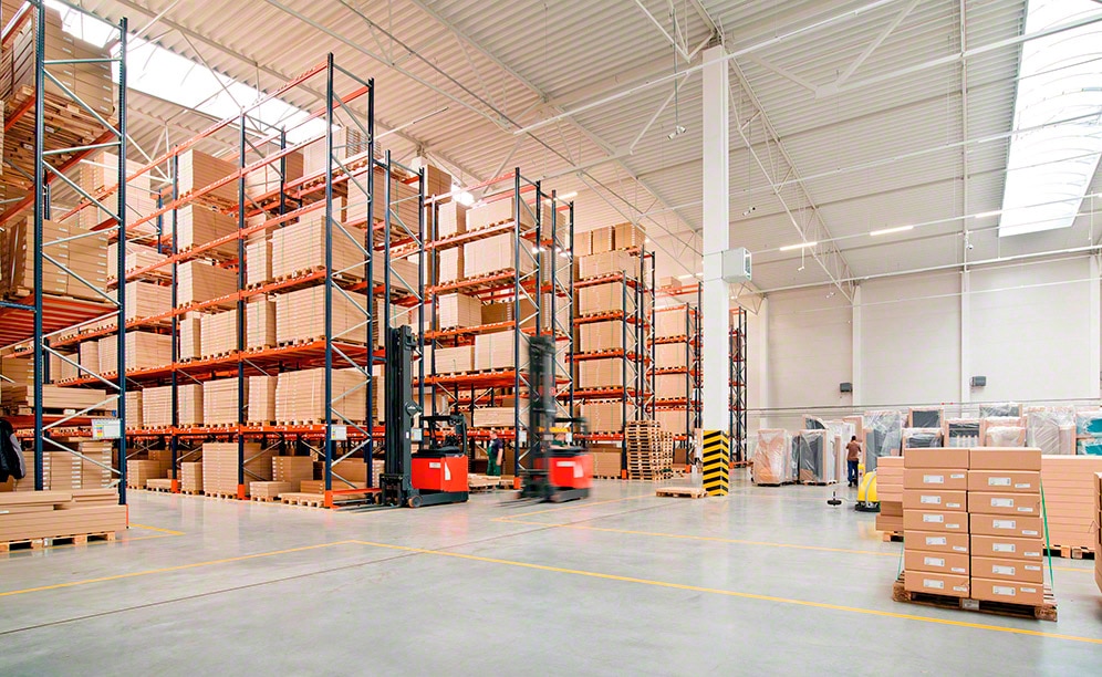 El nuevo almacén del fabricante de muebles Dolmar aumenta su capacidad de almacenaje