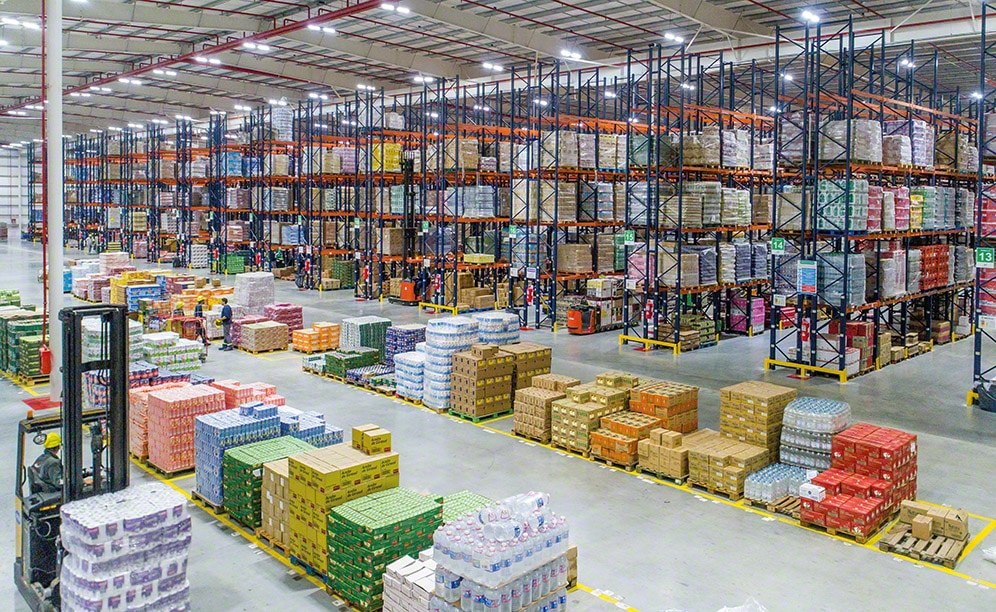 Racks selectivos en el centro logístico multicliente de CBN Group en Argentina
