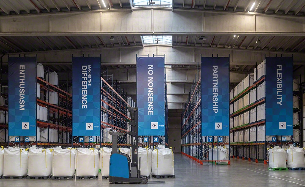 Racks selectivos destinados a almacenar productos químicos Racks selectivos destinados a almacenar productos químicos