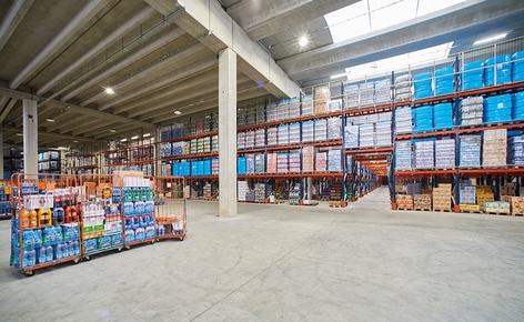 El almacén de la compañía italiana Centro 3A SPA, equipado con racks selectivos de Mecalux, tiene capacidad para 7.826 tarimas