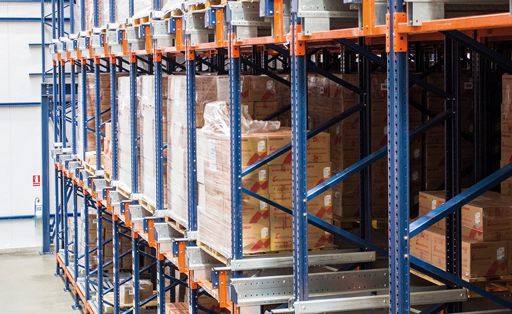 La farmacéutica Medifarma construye en Lima un almacén autoportante formado por racks compactos con Pallet Shuttle para respaldar su crecimiento continuo La farmacéutica Medifarma construye en Lima un almacén autoportante formado por racks compactos con Pallet Shuttle para respaldar su crecimiento continuo