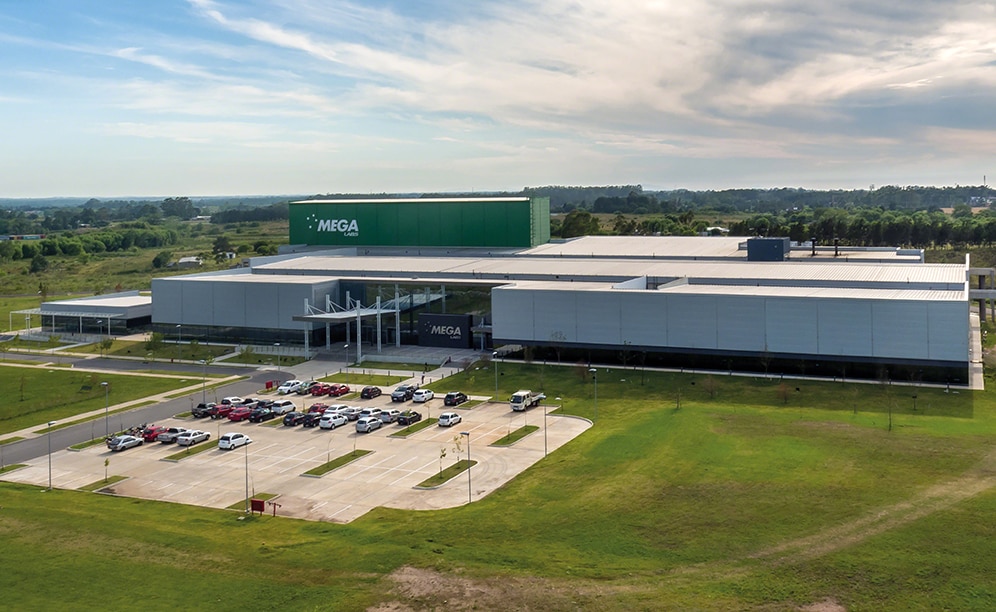 Mecalux ha construido para Mega Pharma un nuevo almacén automático autoportante en Uruguay con una capacidad que supera las 6.900 tarimas