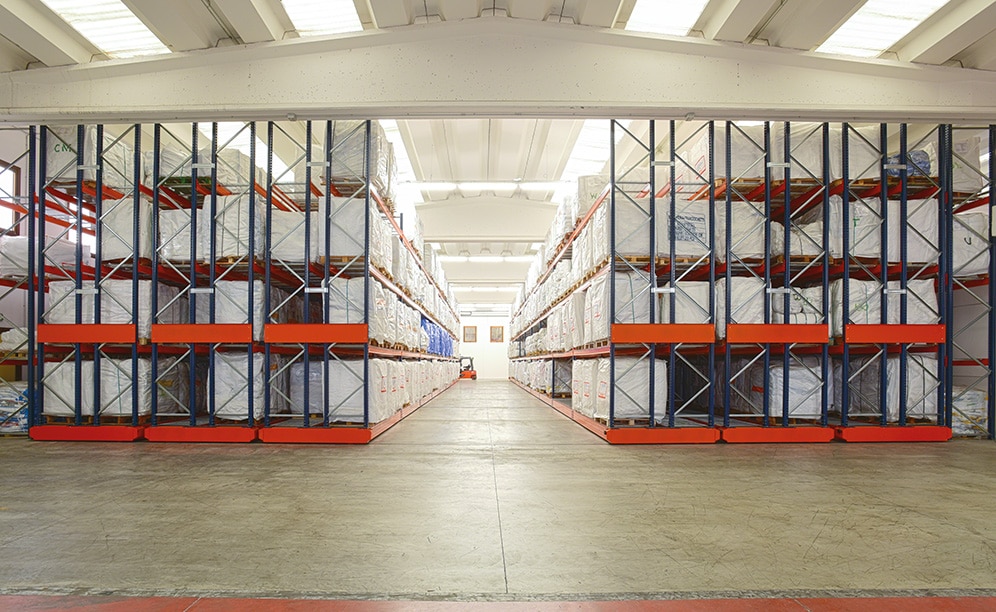 El fabricante italiano de sacos y big-bags Saccheria Franceschetti amplía su capacidad de almacenaje con la instalación de racks móviles Movirack El fabricante italiano de sacos y big-bags Saccheria Franceschetti amplía su capacidad de almacenaje con la instalación de racks móviles Movirack