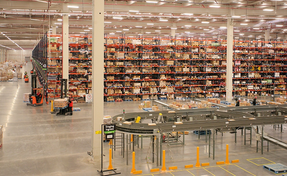 Mecalux ha suministrado a la cadena de supermercados SMU un almacén de grandes dimensiones con capacidad para cerca de 47.000 tarimas