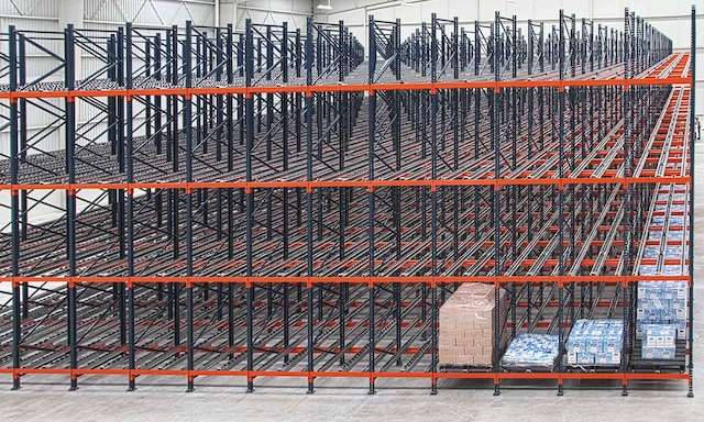 El almacén de MIYM tiene una capacidad de almacenaje superior a las 1.232 tarimas