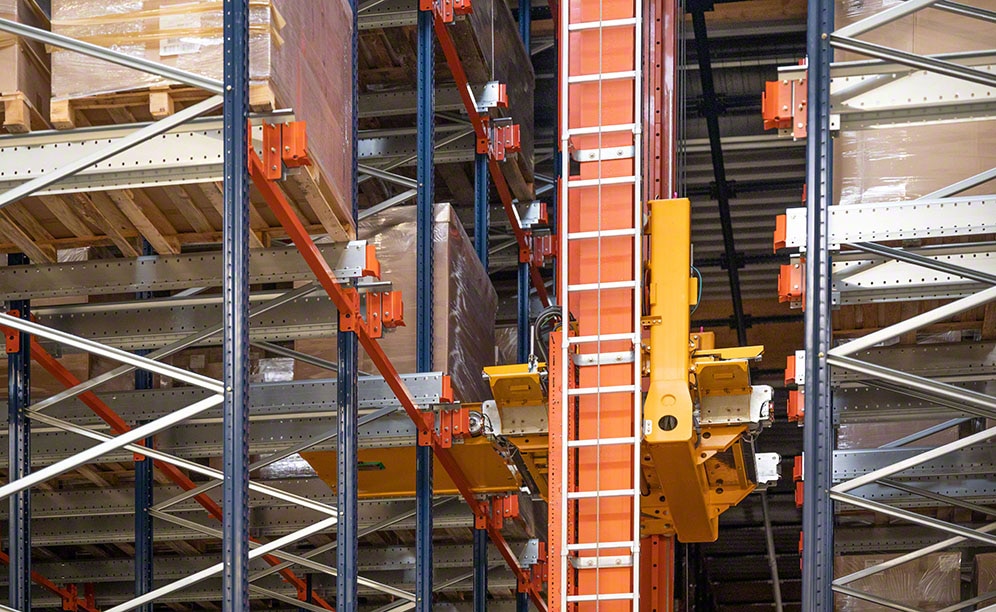 Pallet Shuttle automático con transelevador de ANL Packaging