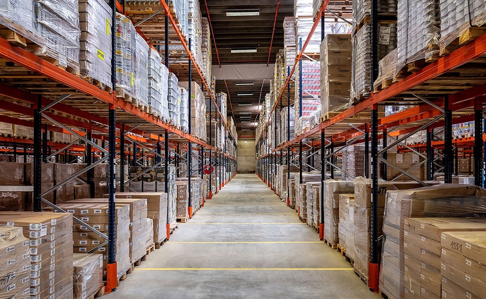 Racks selectivos en el almacén del operador logístico Dometrans en Francia