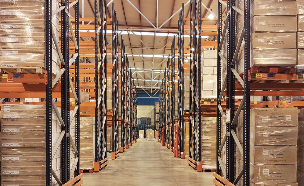 Racks selectivos y Pallet Shuttle semiautomático en el almacén de Eurofred
