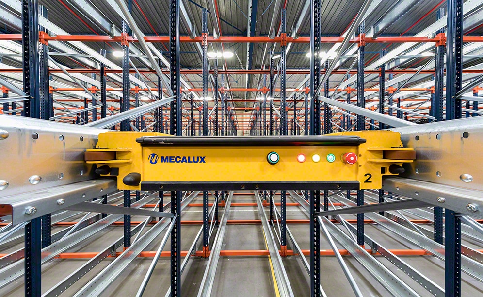Sistema Pallet Shuttle semiautomático en almacén de Croix Rouge en Francia