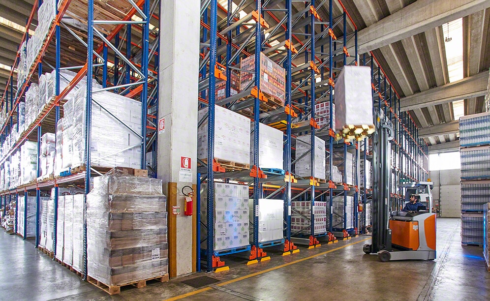 Pallet Shuttle y racks selectivos en el almacén de Genta en Italia