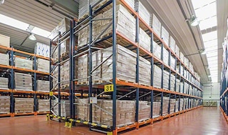 4PLUS duplica la capacidad de su almacenaje gracias a las estanterías de  OHRA