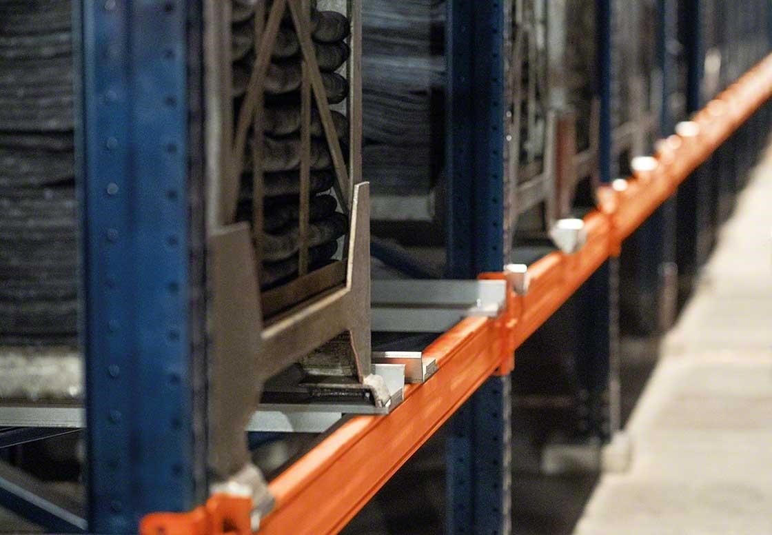 Los racks deben adaptarse a los contenedores metálicos que agrupan neumáticos