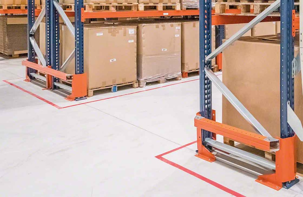 Tipos de protecciones para racks industriales - Mecalux.com.mx