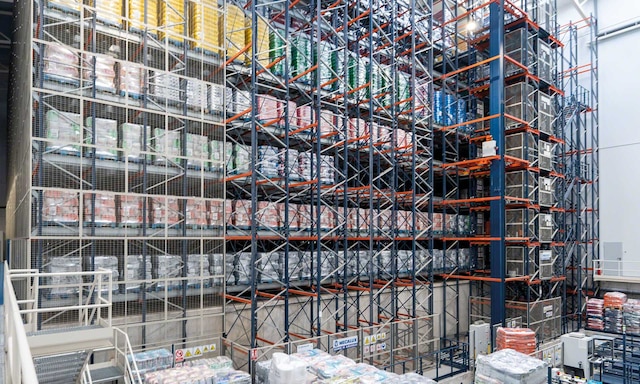 Alinatur Petfood robotiza su almacén de piensos con el Pallet Shuttle automático Alinatur Petfood robotiza su almacén de piensos con el Pallet Shuttle automático