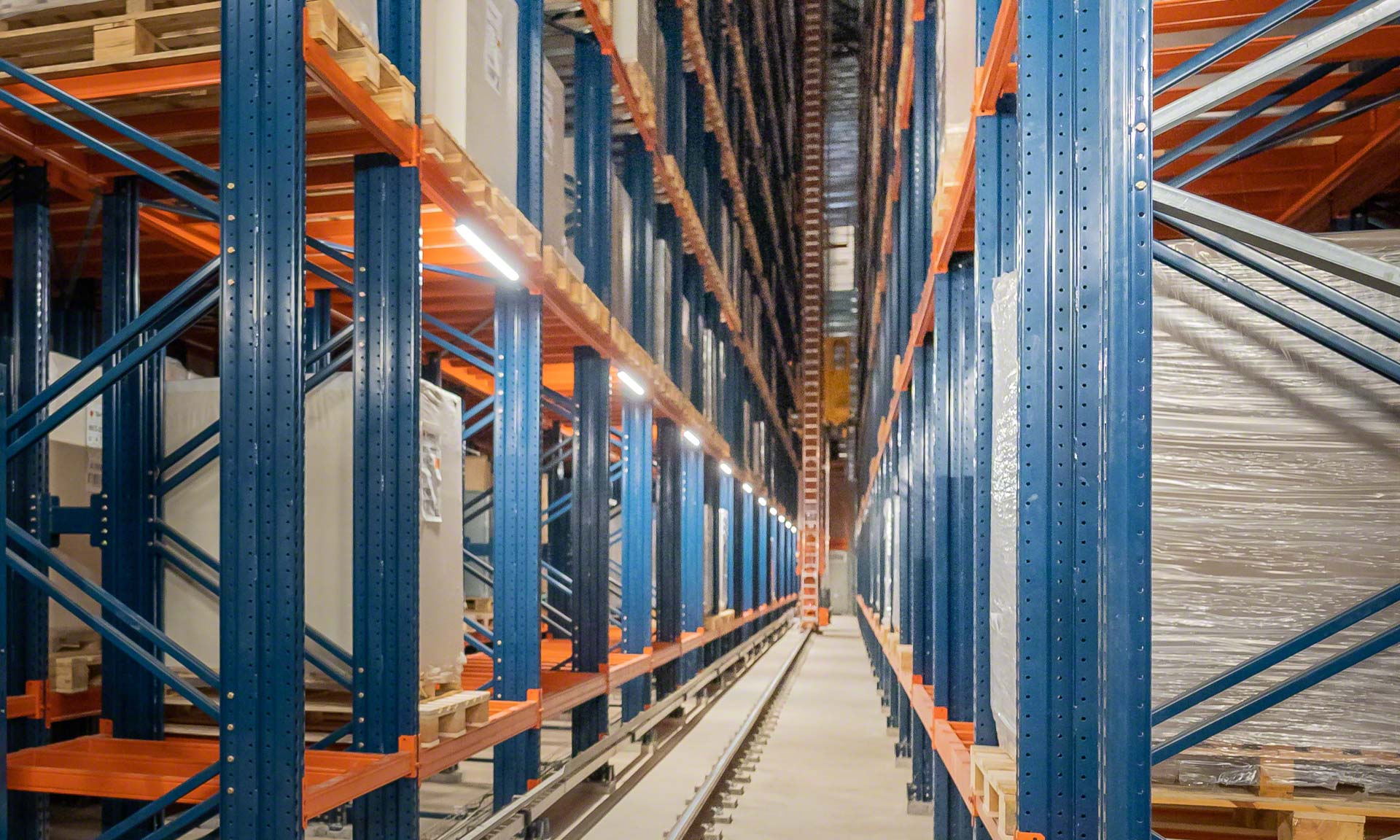 Alzamora Group, empresa líder del ‘packaging’ con dos almacenes automatizados autoportantes Alzamora Group, empresa líder del ‘packaging’ con dos almacenes automatizados autoportantes