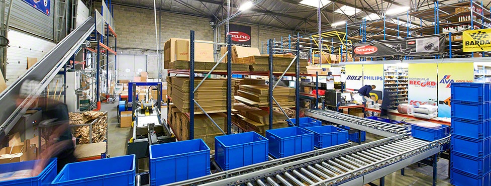 C.D.A.L.: transporte automatizado entre el almacén y el despacho de mercancías C.D.A.L.: transporte automatizado entre el almacén y el despacho de mercancías