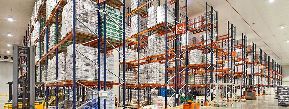 Racks selectivos y racks Push-back en el almacén de Brivio & Viganò en Italia Racks selectivos y racks Push-back en el almacén de Brivio & Viganò en Italia