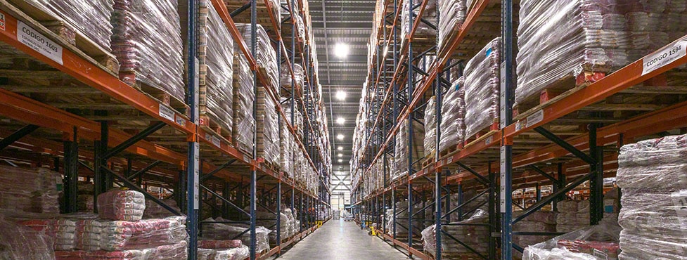 Productos de limpieza y alimentación en el nuevo almacén de César Iglesias Productos de limpieza y alimentación en el nuevo almacén de César Iglesias