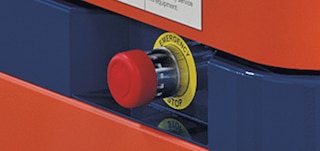 Cada robot AMR incluye pulsadores de seguridad que al activarse lo detienen por completo