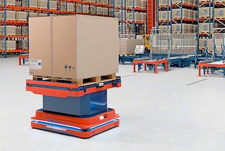 Los robots móviles navegan con autonomía por el almacén a partir de mapas virtuales