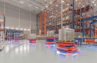 Los robots móviles autónomos agilizan el movimiento automatizado de cargas