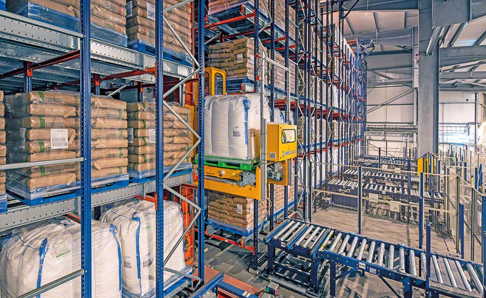 British Sugar ha robotizado el almacenamiento de mercancía con transelevadores automáticos para tarimas