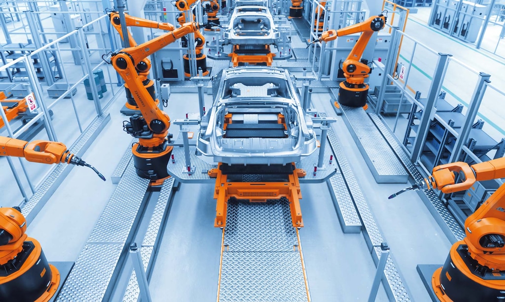 Los cobots o robots colaborativos trabajan con los operadores para mejorar la productividad