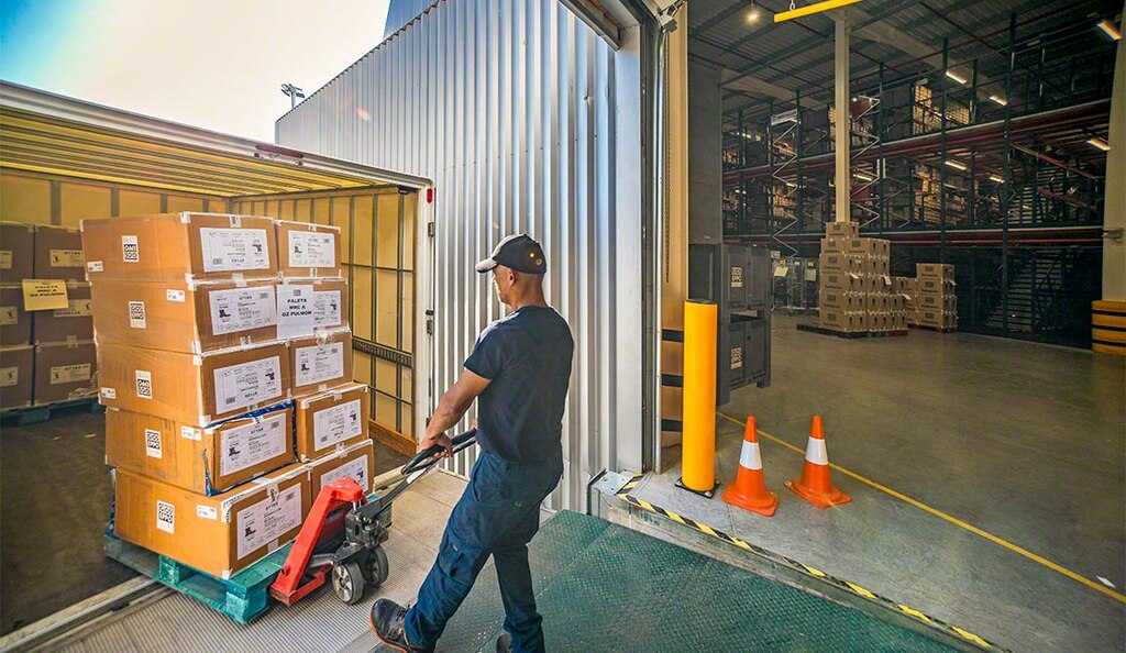Un almacén regional suele distribuir mercancía en rutas inferiores a 24 horas de duración