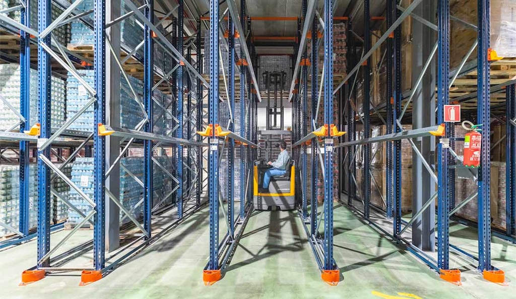 Los racks drive-in son uno de los sistemas de almacenamiento de alta densidad más económicos