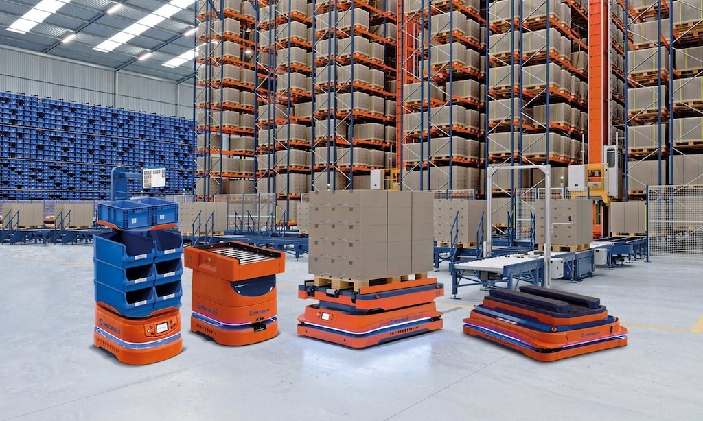 Distintos modelos de AMR pueden trasladar cajas, paquetes o tarimas o colaborar en operaciones de picking