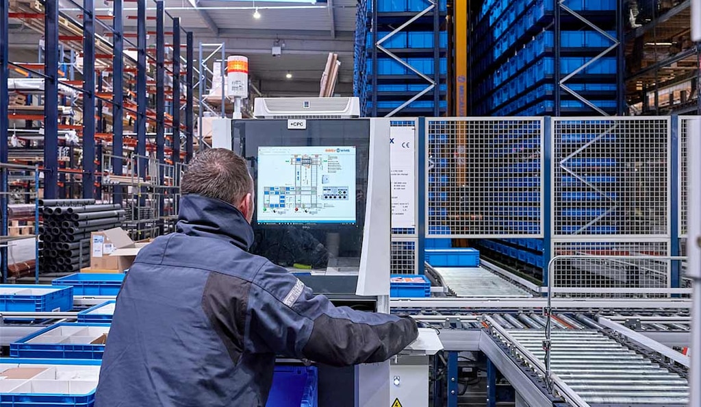 El WMS conecta y coordina las soluciones automatizadas del almacén