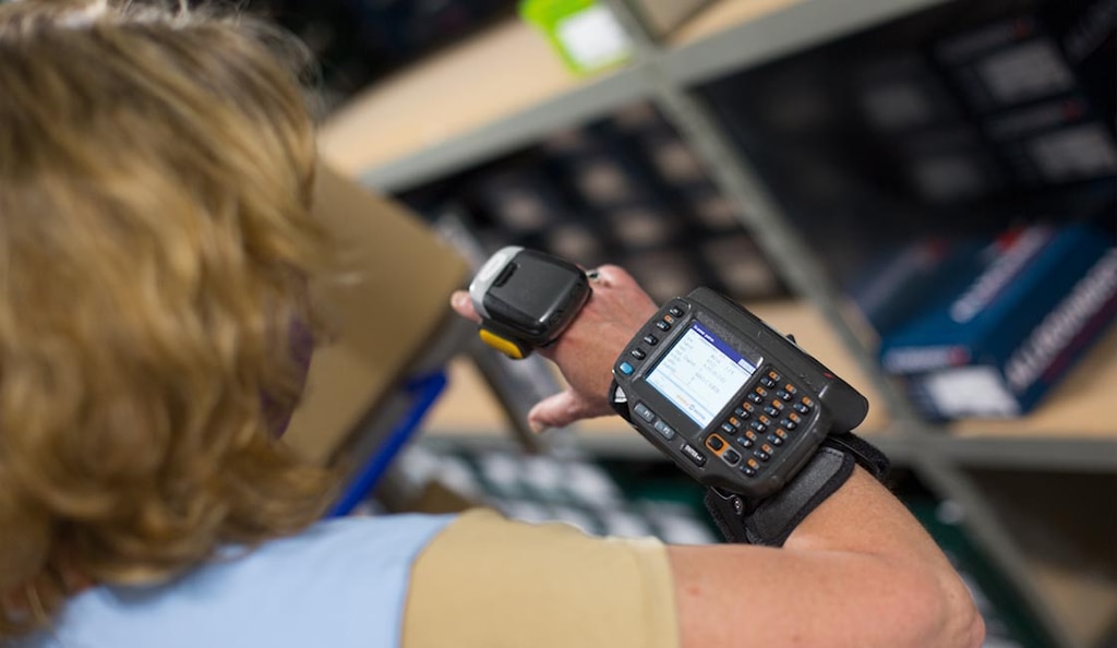 Los escáneres de anillo pueden incorporar tecnologías láser o sensores CMOS y ofrecer distintos rangos de lectura