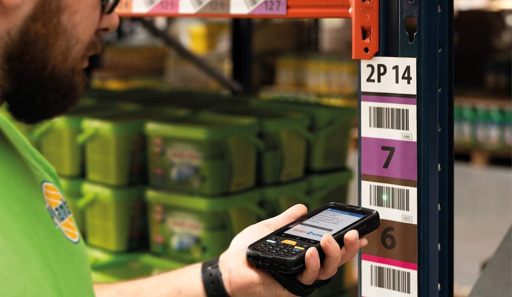 Las etiquetas para racks de almacén son de distintos materiales y tienen varios usos