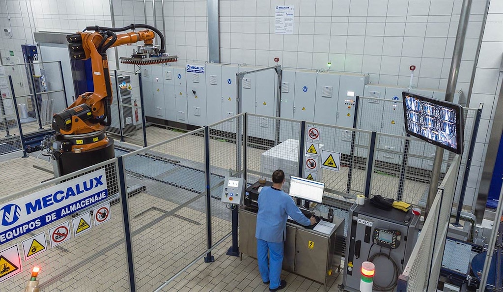 Un sistema de gestión de almacenes mejora las operaciones de un almacén inteligente