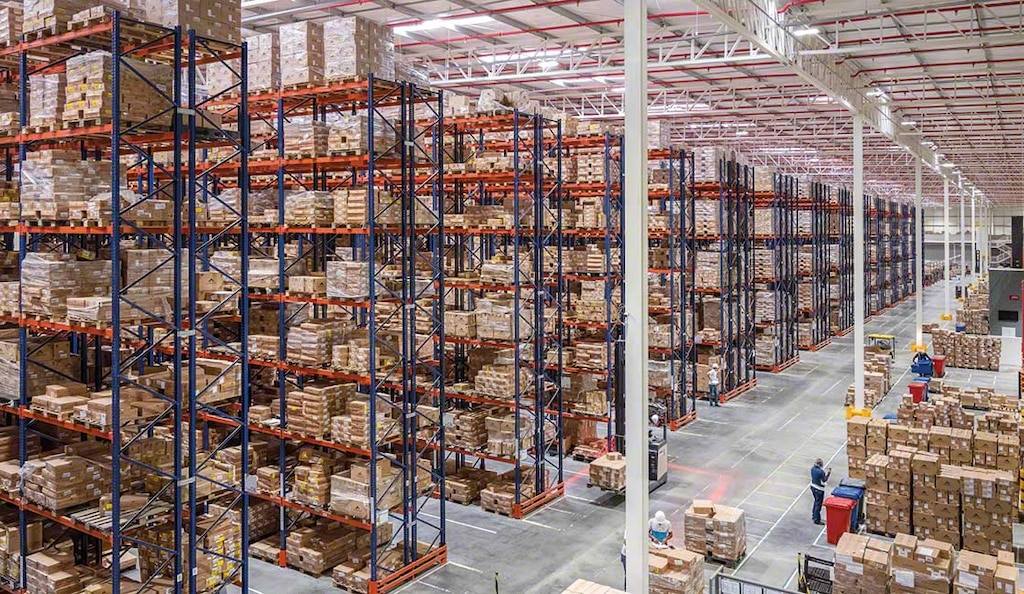 Los racks maximizan el espacio vertical