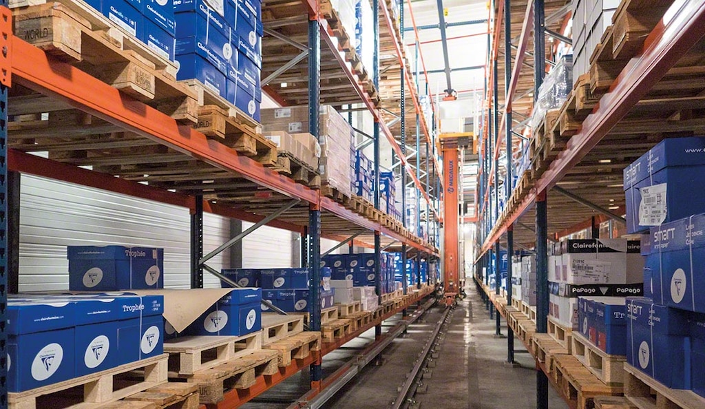 Clairefontaine ha aumentado la productividad de su logística con robots de almacenamiento