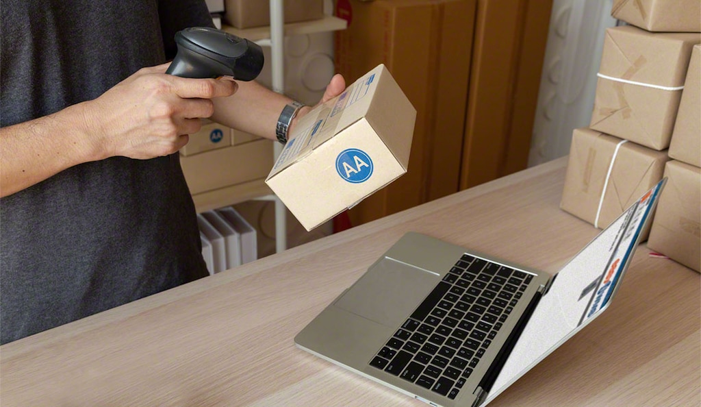 Un sistema de gestión de almacenes permite gestionar la expedición de los pedidos destinados a puntos de entrega